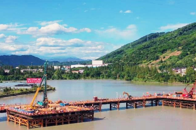 Construction Of Steel Trestle For The Yaan Section Of The Sichuan Tibet Railway